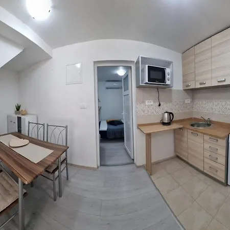 Near Split, 100 M From The Beach - Available For Min 5 Days Bookings * Kastela