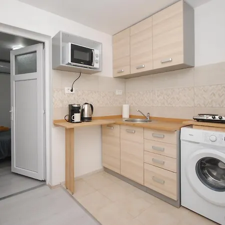 Apartment Near Split, 100 M From The Beach - Available For Min 5 Days Bookings Kastela