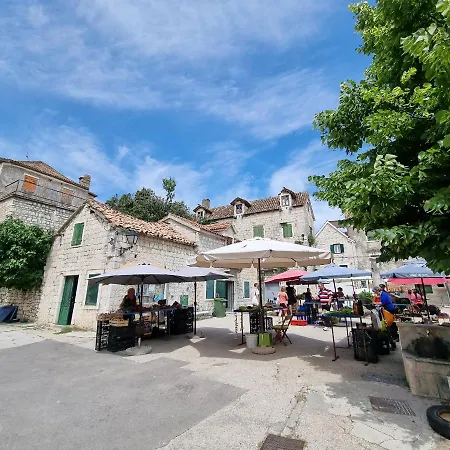 Apartment Near Split, 100 M From The Beach - Available For Min 5 Days Bookings Kastela