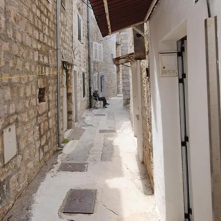 Near Split, 100 M From The Beach - Available For Min 5 Days Bookings * Kastela