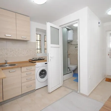 Apartment Near Split, 100 M From The Beach - Available For Min 5 Days Bookings Kastela