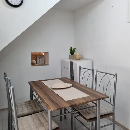 Apartment Near Split, 100 M From The Beach - Available For Min 5 Days Bookings Kastela