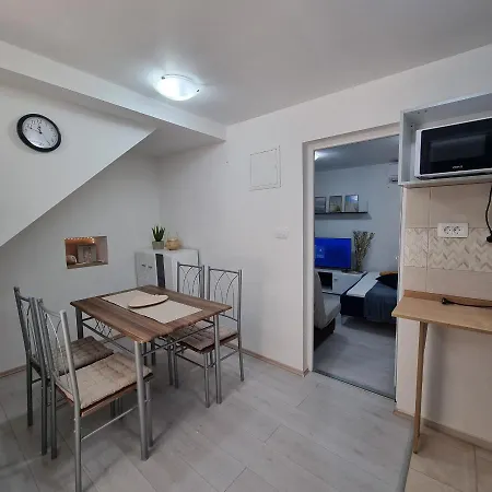 Near Split, 100 M From The Beach - Available For Min 5 Days Bookings *