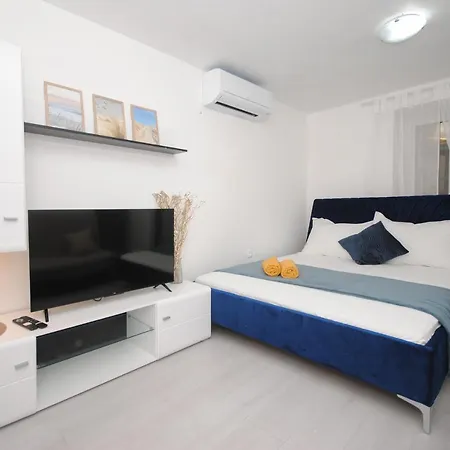 Near Split, 100 M From The Beach - Available For Min 5 Days Bookings * Kastela