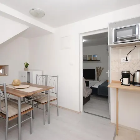 Apartment Near Split, 100 M From The Beach - Available For Min 5 Days Bookings Kastela