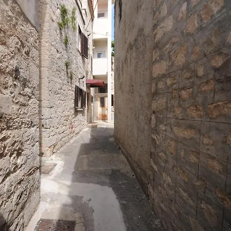 Near Split, 100 M From The Beach - Available For Min 5 Days Bookings * Kastela