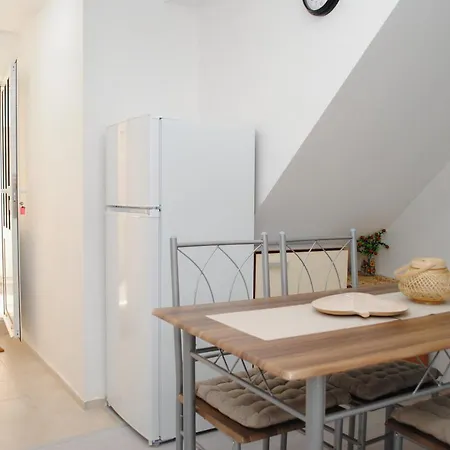 Near Split, 100 M From The Beach - Available For Min 5 Days Bookings * Kastela