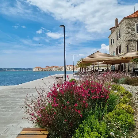 Near Split, 100 M From The Beach - Available For Min 5 Days Bookings Kastela